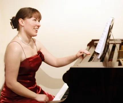 Pianist Amy Butler finds the FEURICH 218 to be ideal for both solo repertoire and chamber music with its wonderfully rich and resonant bass and beautiful bell-like treble.
