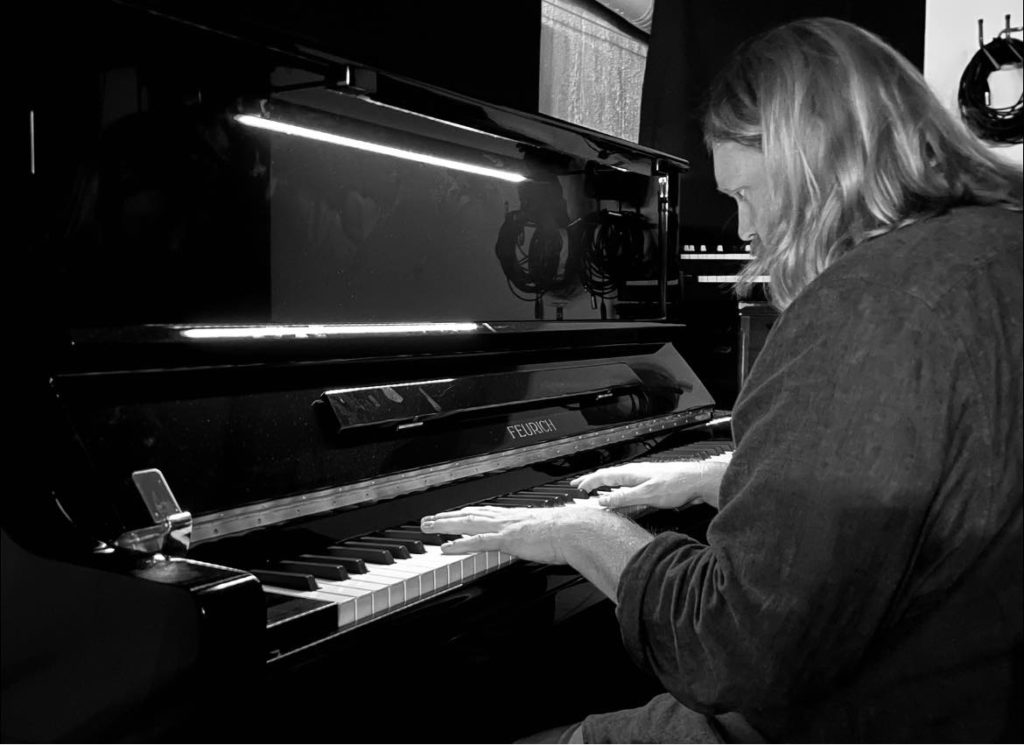Studio Buller ist ein professionelles Aufnahmestudio in Stockholm. Seit 2021 ist ein FEURICH 133 Konzertpiano dort im Einsatz.